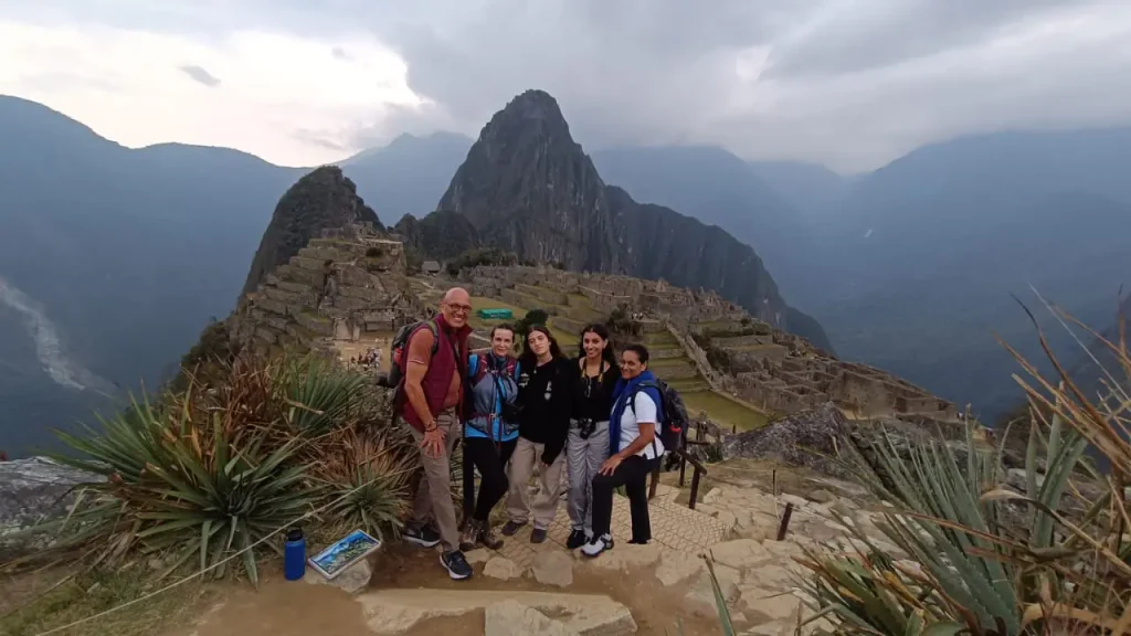 machu picchu by card puerta