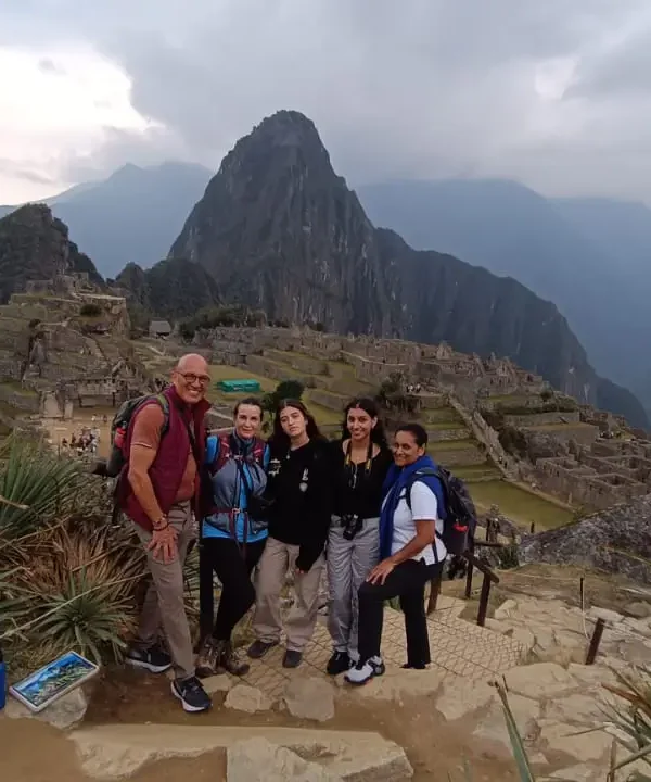 machu picchu by card puerta