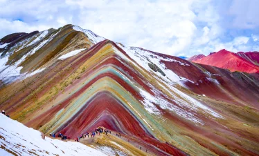 montaña de colores nieve